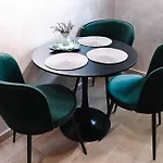 Urban Plaza - Aparthotel